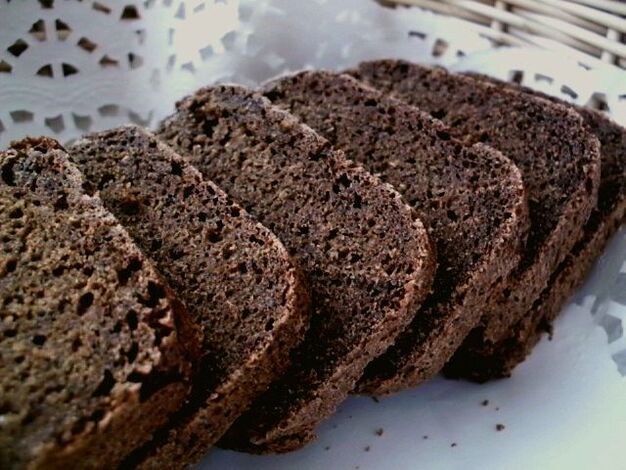 Black bread is a source of vitamin B, necessary to improve potency